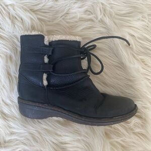 UGG Caspia Black Leather Ankle Winter Boots sz 6 Outdoor Gorpcore Snow Ski NWOT
